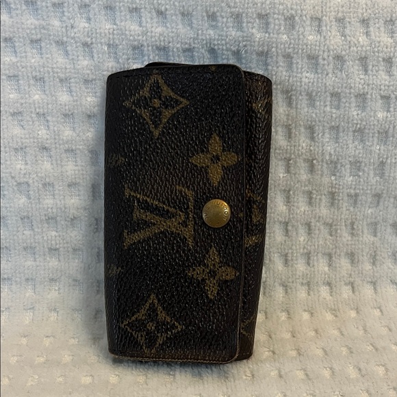 Louis Vuitton 4 Hook Key Holder - Picture 2 of 13